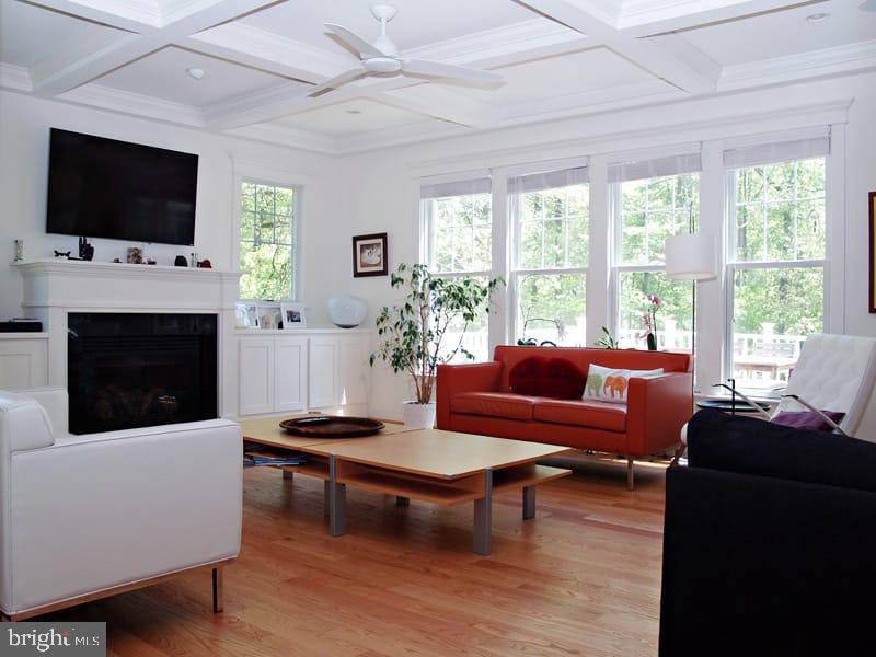 604 Kingsley Road Southwest Vienna, VA 22180 - Photo 6 of 44