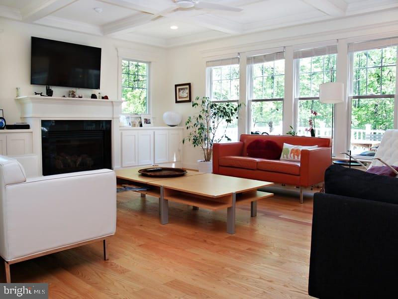 604 Kingsley Road Southwest Vienna, VA 22180 - Photo 8 of 44