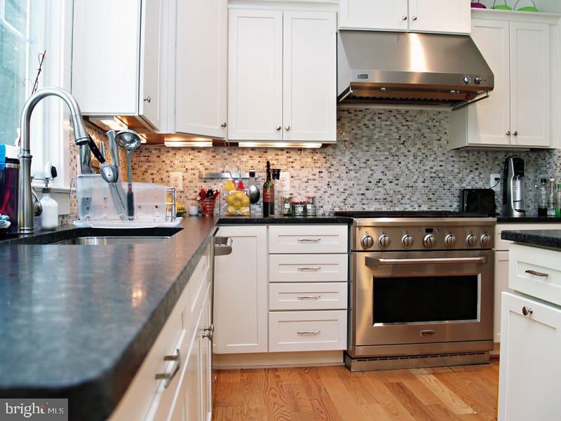 604 Kingsley Road Southwest Vienna, VA 22180 - Photo 10 of 44