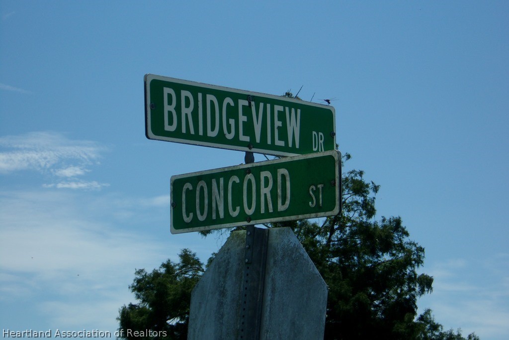 6609 Concord Street Sebring, FL 33876 - Photo 6 of 14 a sign that is on a pole