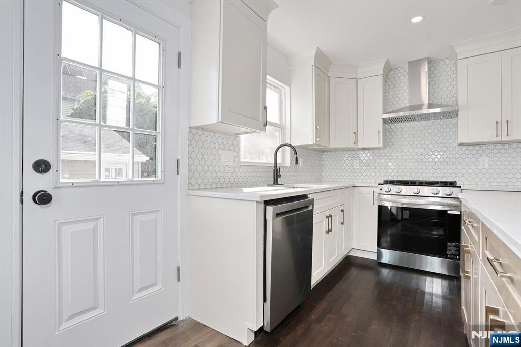 73 Rucereto Avenue Dumont, NJ 07628 - Photo 11 of 44 Gallery Image 11