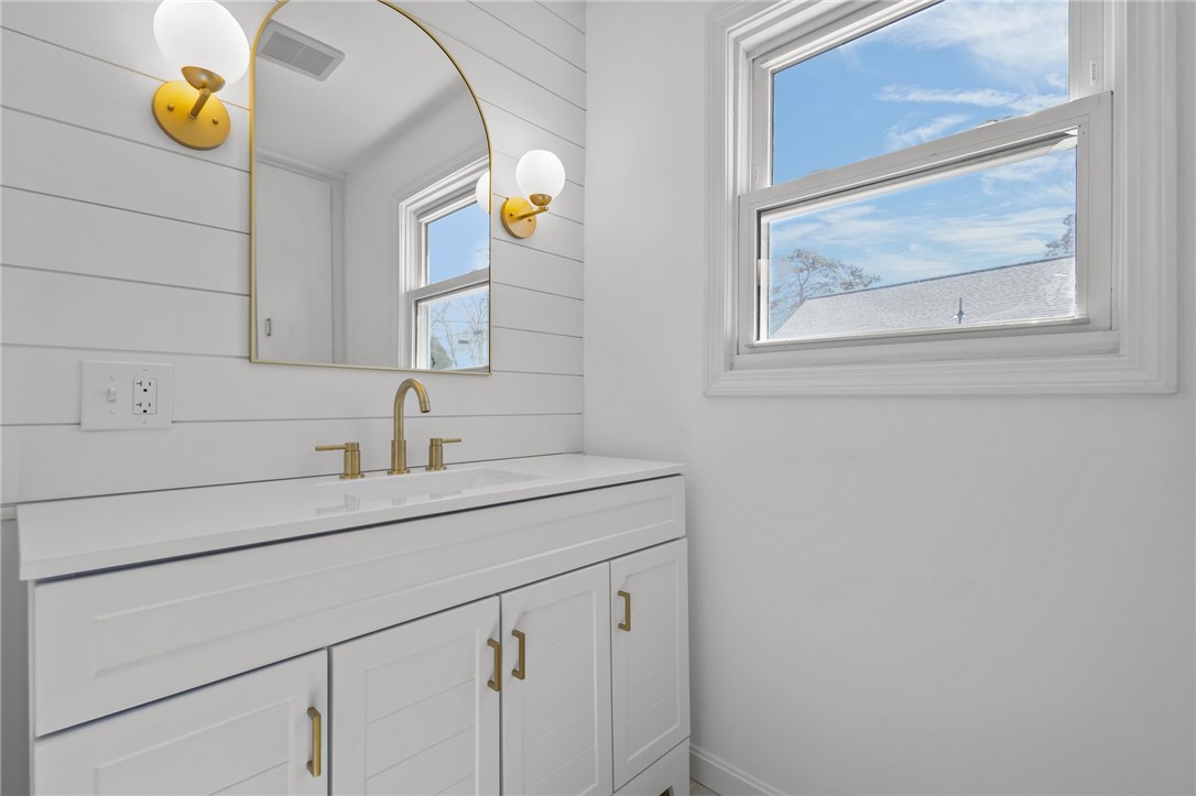 176 Horse Neck Road Warwick, RI 02889 - Photo 17 of 42