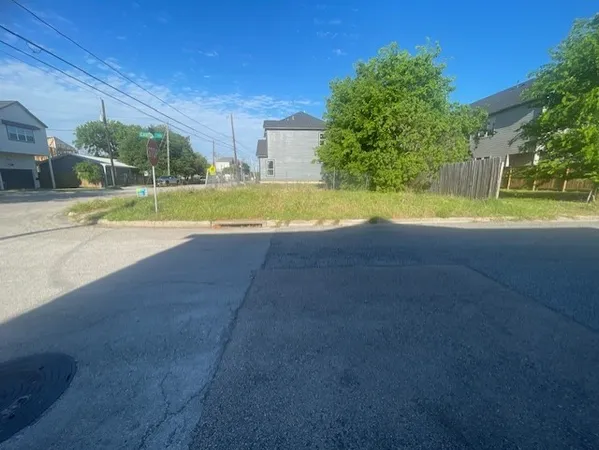 $69,900 | 5-1 East 33rd Street, Houston, TX 77022