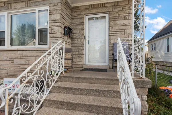$259,900 | 4828 Oak Avenue, Hammond, IN 46327