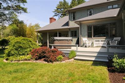 590 New Bedford Road Rochester, MA 02770 - Photo 17 of 20 a front view of a house with garden