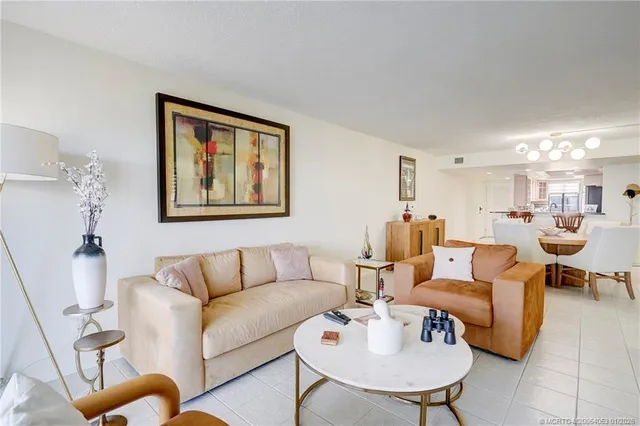 $599,000 | 10 Northeast Plantation Road, Unit 101, Stuart, FL 34996