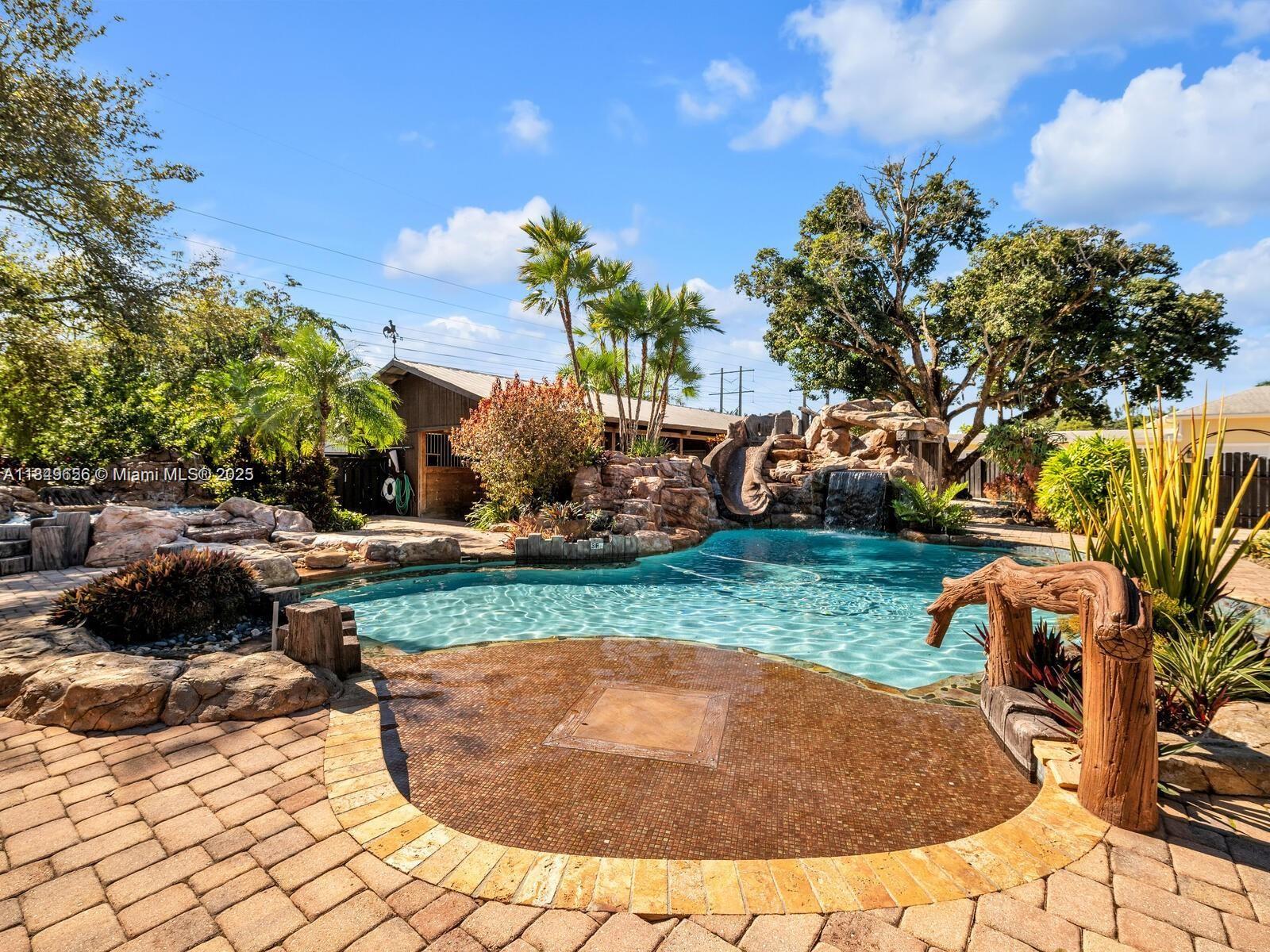 13350 Luray Road Southwest Ranches, FL 33330 - Photo 29 of 56 a view of a backyard