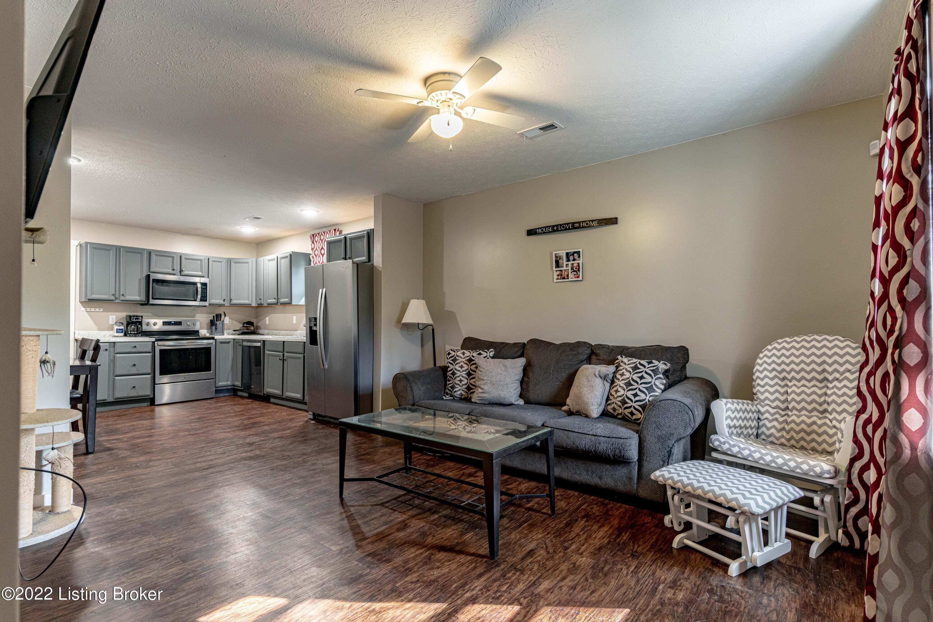 208 Barton Road Bardstown, KY 40004 - Photo 4 of 23 DSC03088