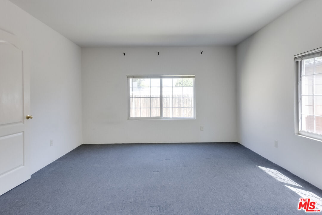 4336 Alla Road Los Angeles, CA 90066 - Photo 24 of 54 an empty room with a window