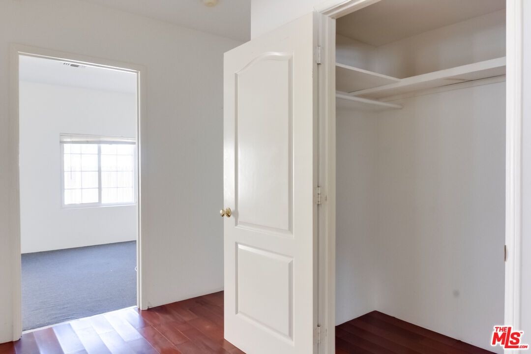 4336 Alla Road Los Angeles, CA 90066 - Photo 41 of 54 an empty room with wooden floor and a window
