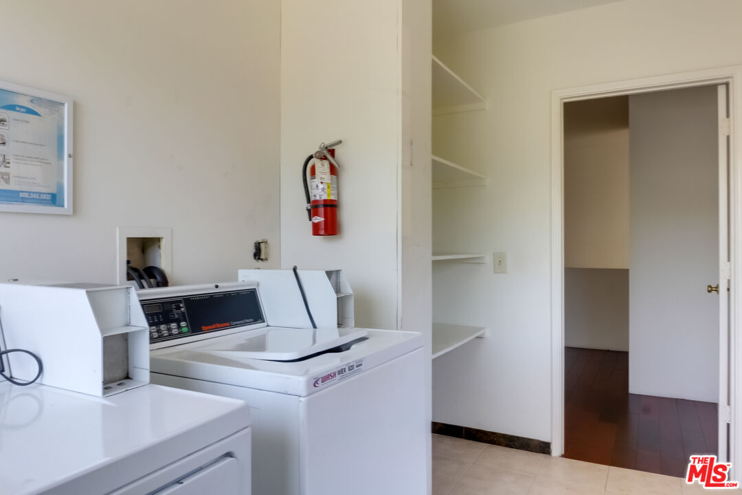 4336 Alla Road Los Angeles, CA 90066 - Photo 43 of 54 a living room with furniture and a flat screen tv