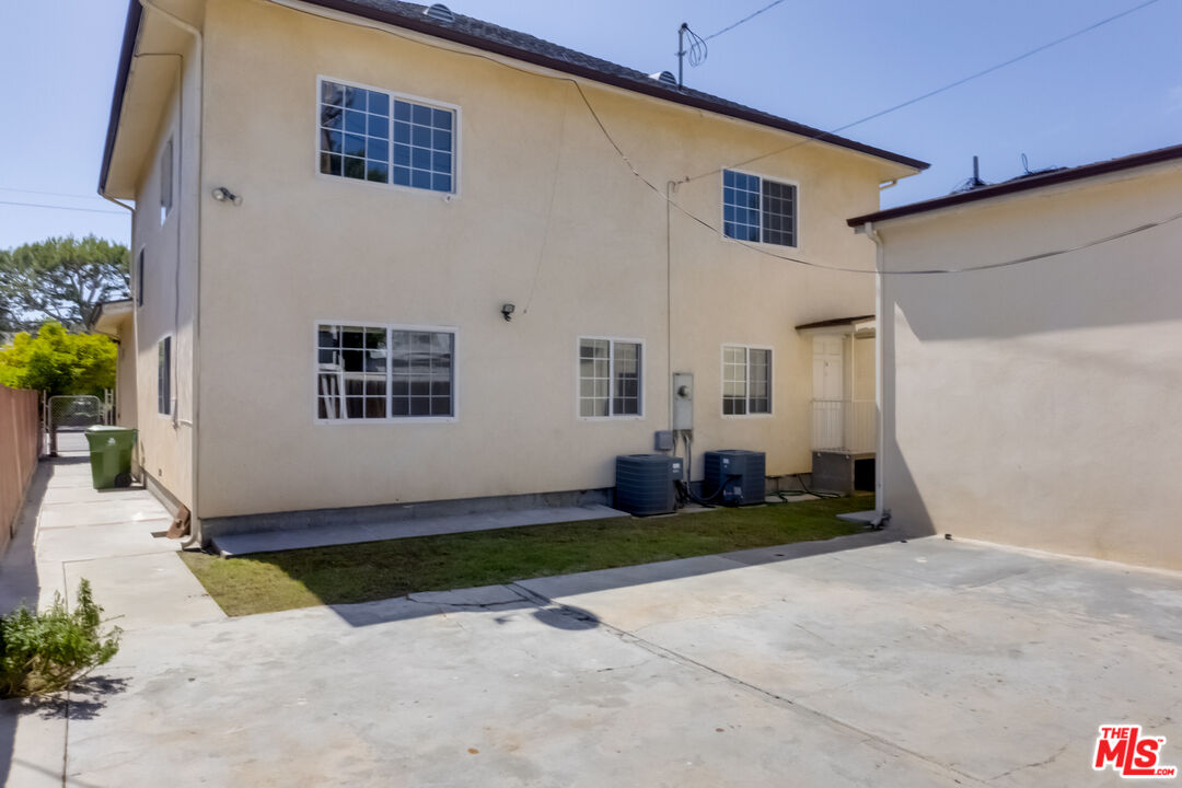 4336 Alla Road Los Angeles, CA 90066 - Photo 44 of 54 a view of a house with backyard and garden