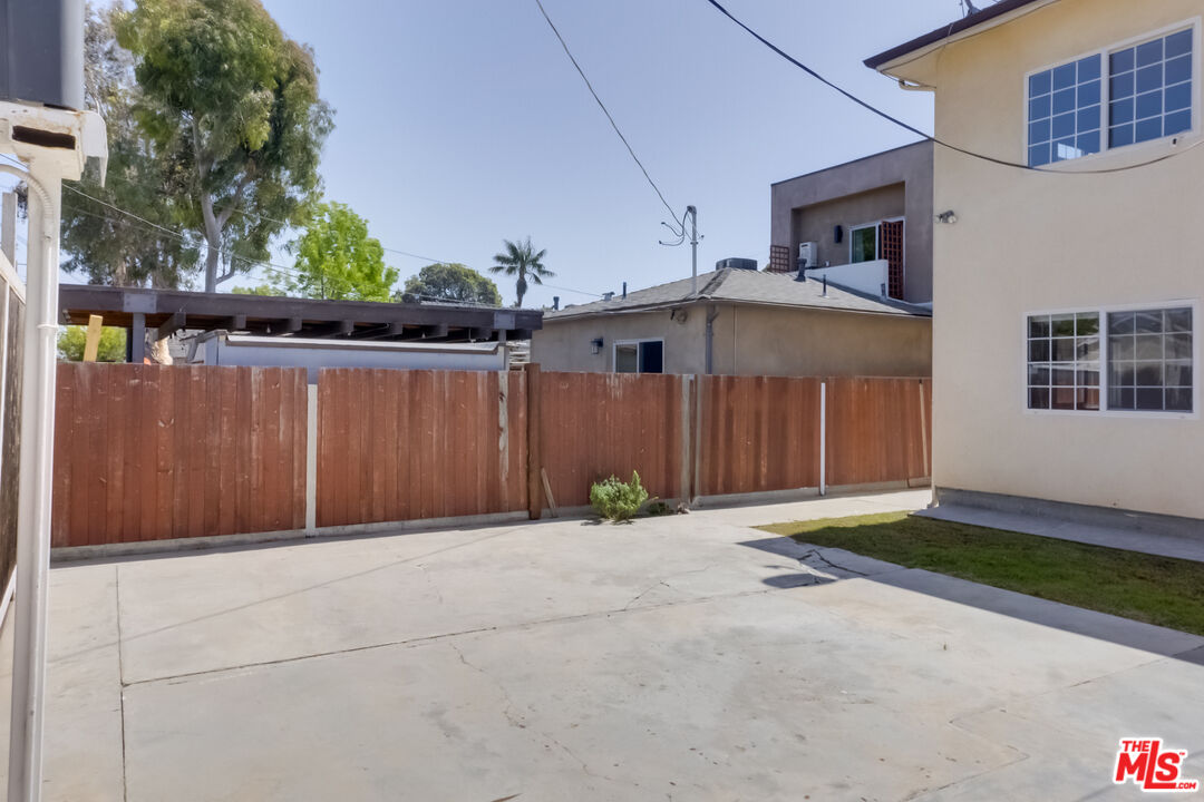 4336 Alla Road Los Angeles, CA 90066 - Photo 49 of 54 a view of backyard with wooden fence
