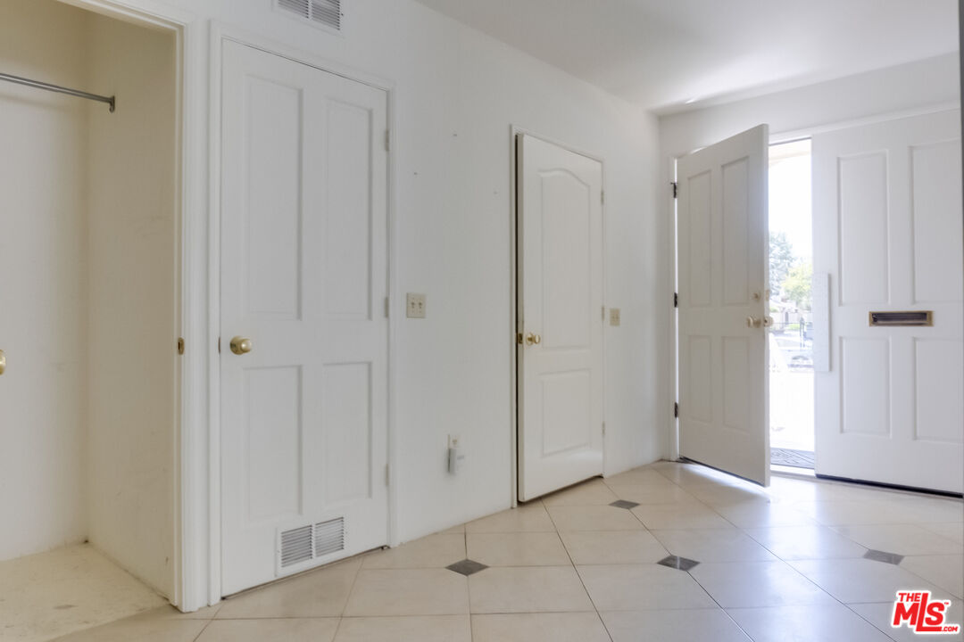 4336 Alla Road Los Angeles, CA 90066 - Photo 5 of 54 a view of an empty room