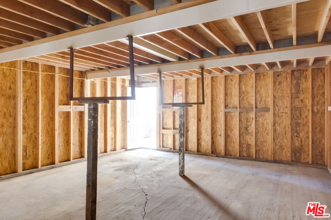 4336 Alla Road Los Angeles, CA 90066 - Photo 52 of 54 a view of an empty room