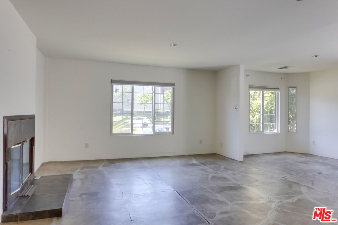 4336 Alla Road Los Angeles, CA 90066 - Photo 7 of 54 an empty room with windows