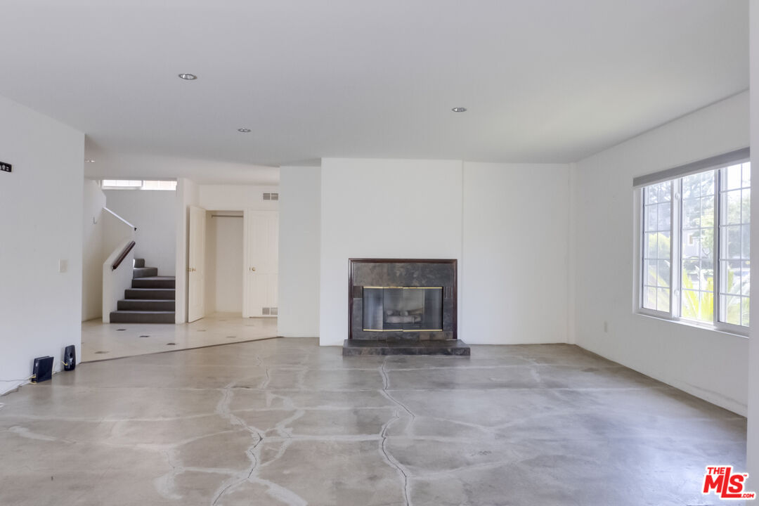 4336 Alla Road Los Angeles, CA 90066 - Photo 8 of 54 a view of an empty room with a window