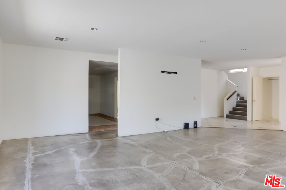 4336 Alla Road Los Angeles, CA 90066 - Photo 9 of 54 a view of an empty room