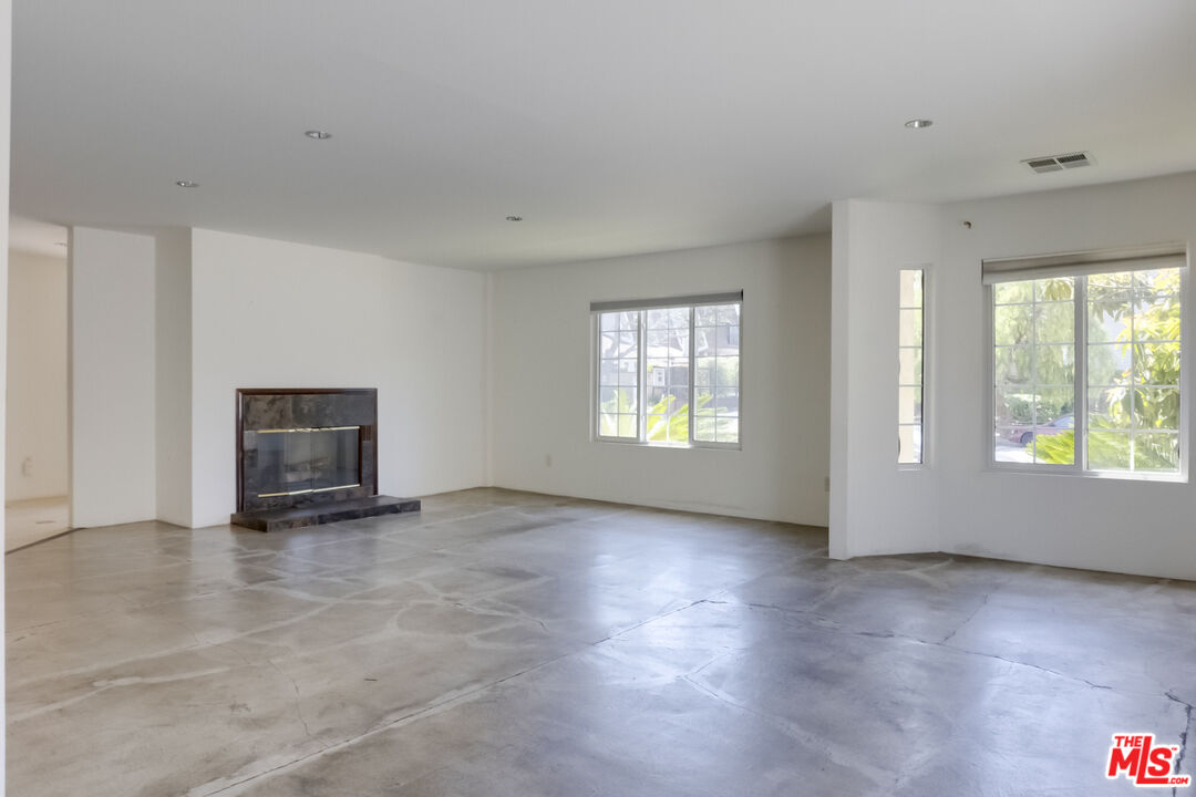 4336 Alla Road Los Angeles, CA 90066 - Photo 10 of 54 an empty room with windows