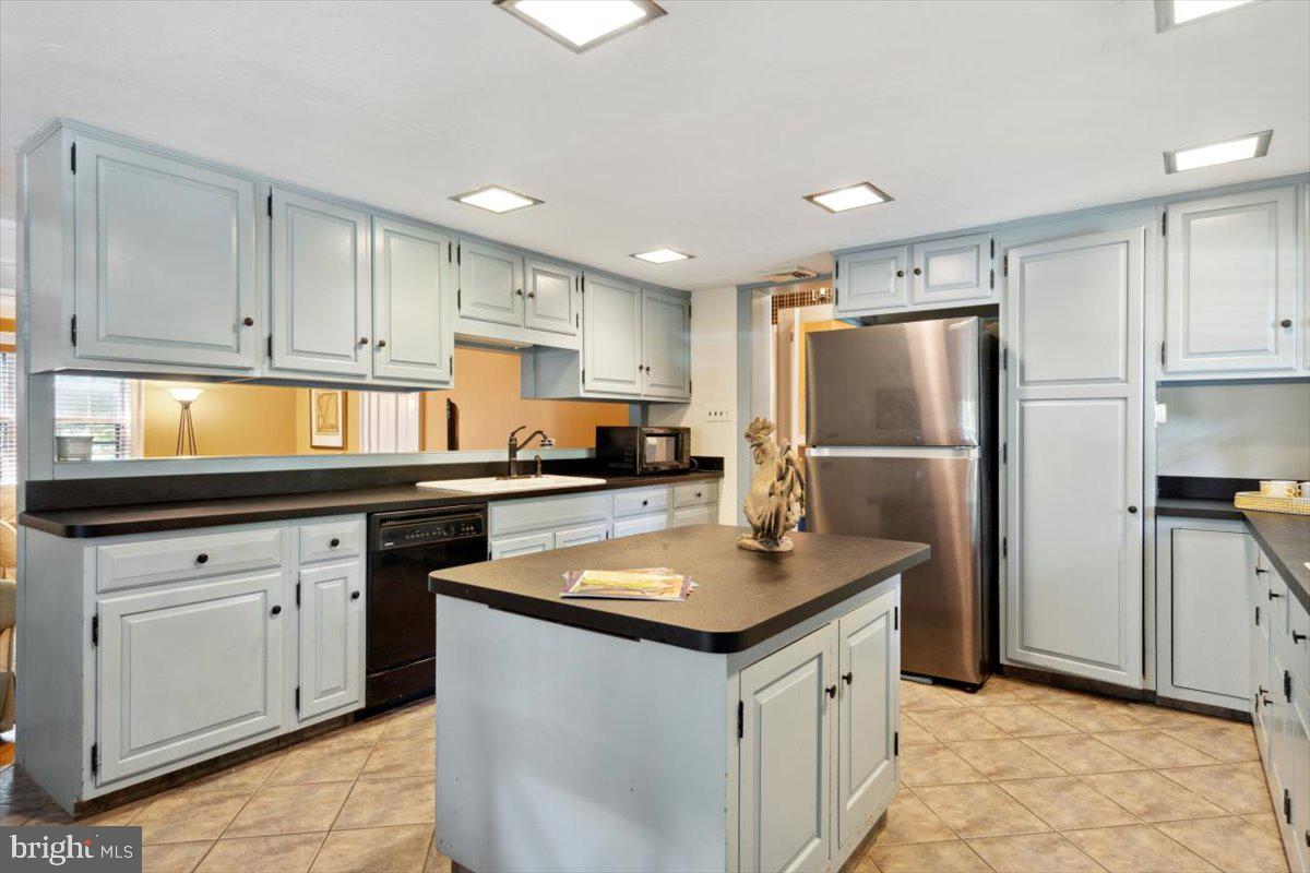 664 Lindley Road Glenside, PA 19038 - Photo 11 of 35 Kitchen