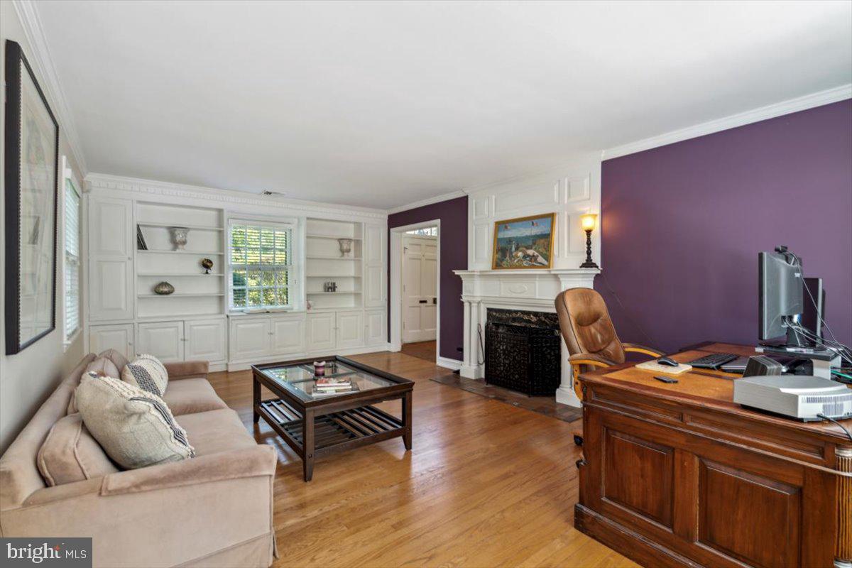 664 Lindley Road Glenside, PA 19038 - Photo 5 of 35 Living Room
