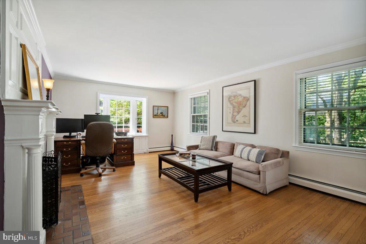 664 Lindley Road Glenside, PA 19038 - Photo 6 of 35 Living Room