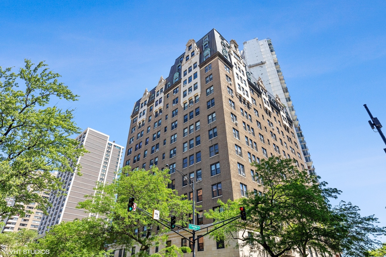 6101 North Sheridan Road, Unit 9D Chicago, IL 60660 - Photo 1 of 22 a view of a tall building