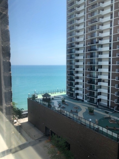 6101 North Sheridan Road, Unit 9D Chicago, IL 60660 - Photo 19 of 22 a view of a terrace with a bench