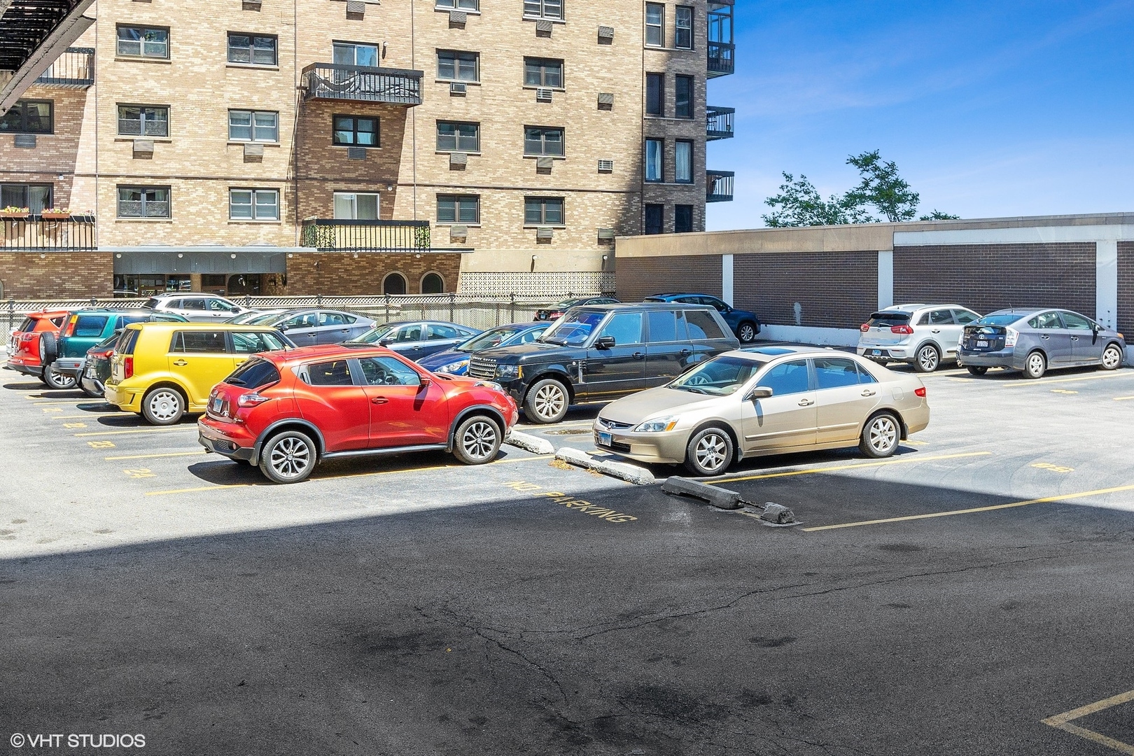 6101 North Sheridan Road, Unit 9D Chicago, IL 60660 - Photo 21 of 22 a view of a cars is parked in front of a building