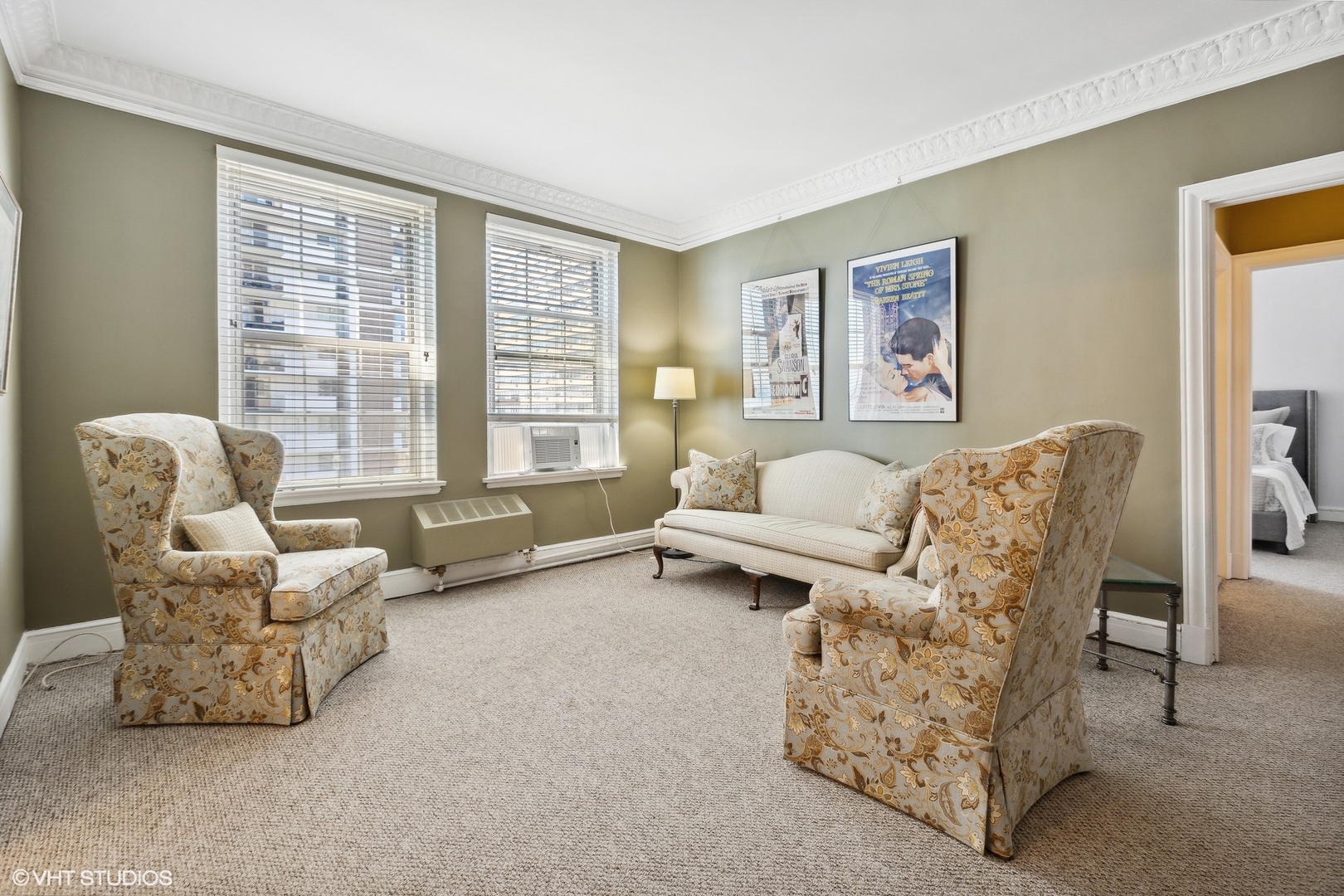 6101 North Sheridan Road, Unit 9D Chicago, IL 60660 - Photo 6 of 22 a living room with furniture and a large window