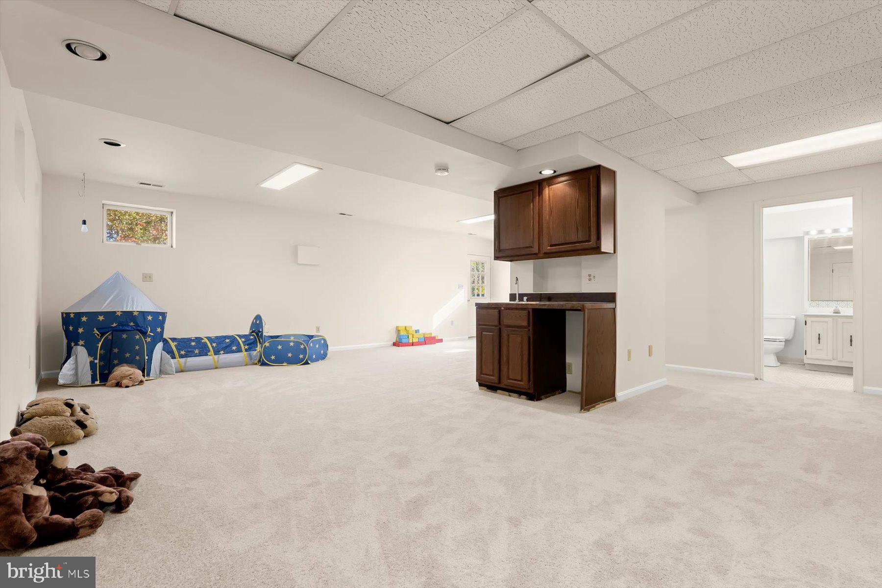 9600 Watkins Road Gaithersburg, MD 20882 - Photo 36 of 48 a living room with furniture and a flat screen tv