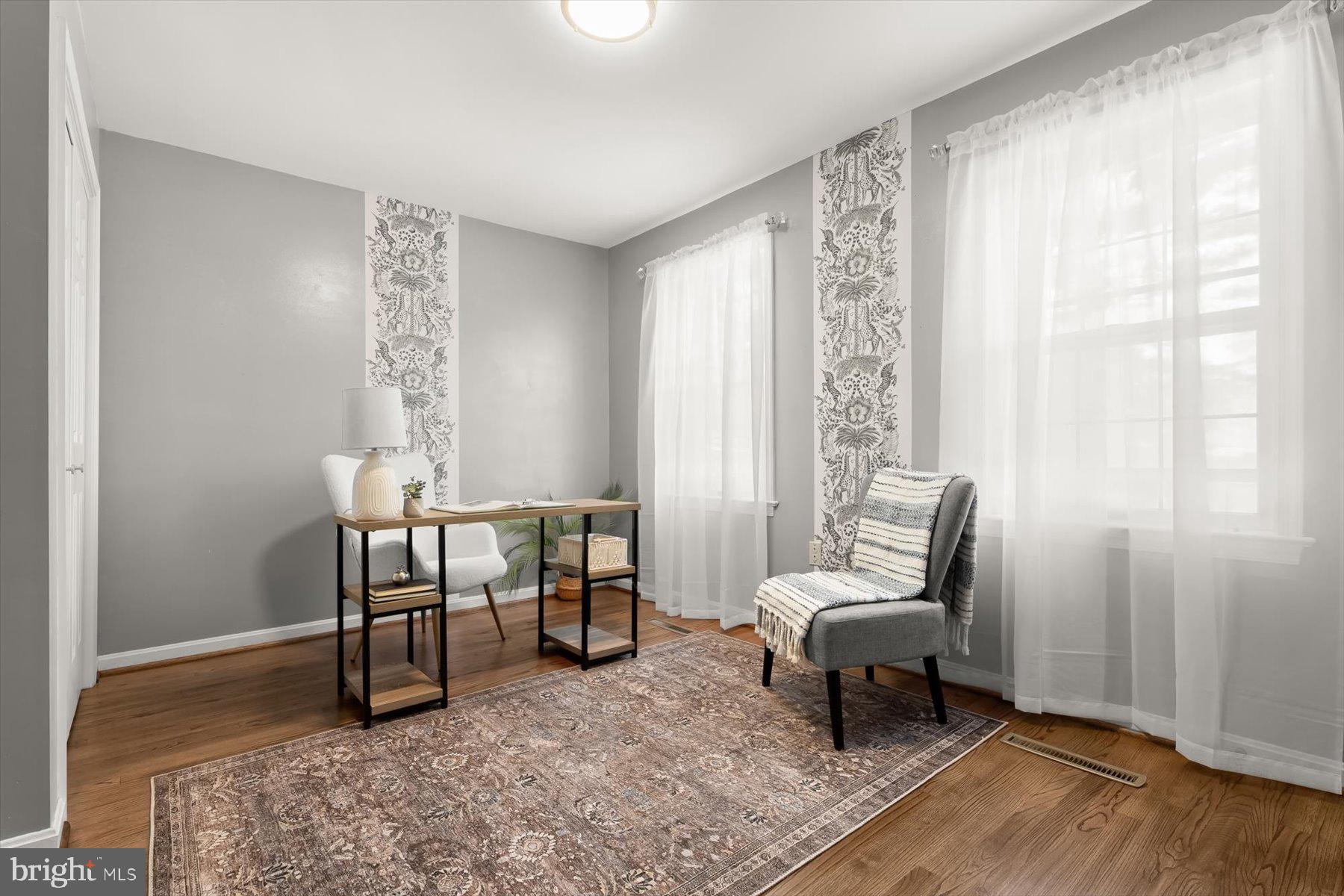 9600 Watkins Road Gaithersburg, MD 20882 - Photo 4 of 48 a living room with furniture and a window