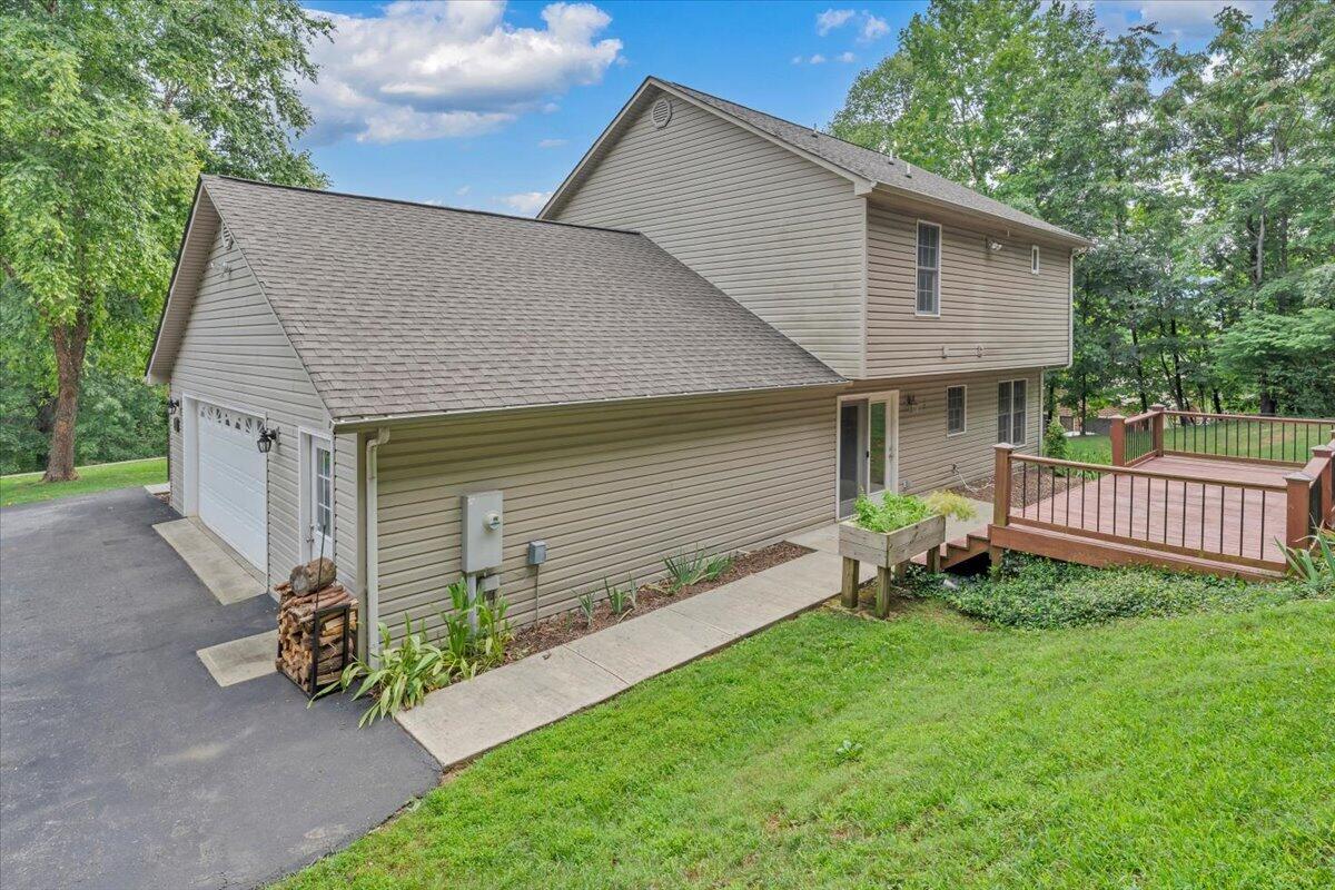 239 Pin Oak Drive Blue Ridge, VA 24064 - Photo 41 of 47 41-MIB02093