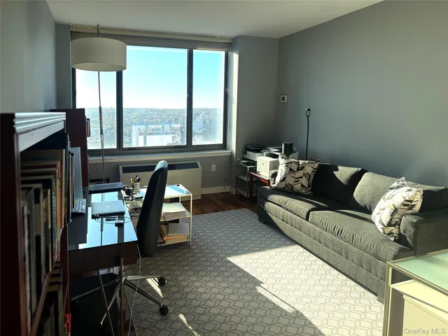 $899,900 | 10 City Place, Unit PH2C, White Plains, NY 10601