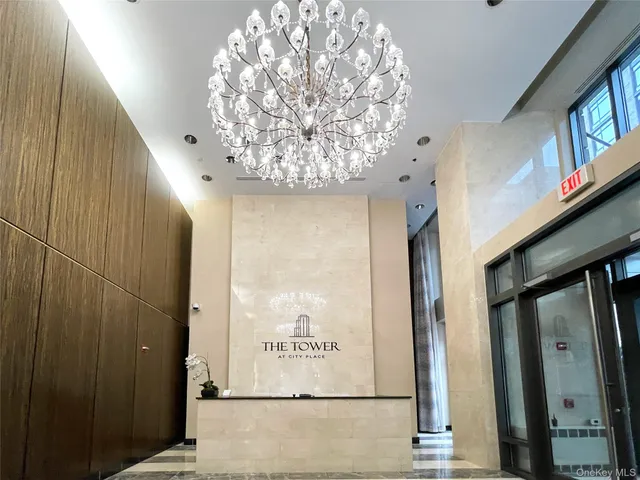 $863,000 | 10 City Place, Unit PH2C, White Plains, NY 10601