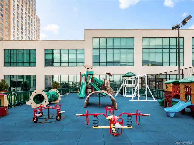 $899,900 | 10 City Place, Unit PH2C, White Plains, NY 10601