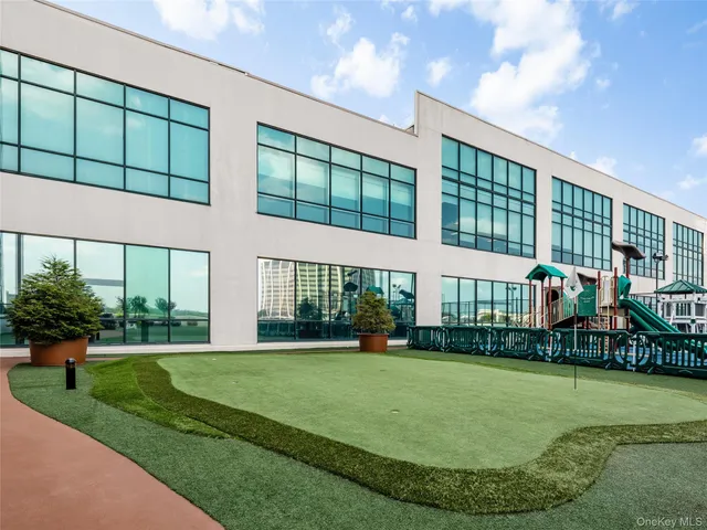 $899,900 | 10 City Place, Unit PH2C, White Plains, NY 10601