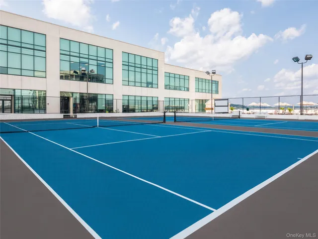 $899,900 | 10 City Place, Unit PH2C, White Plains, NY 10601