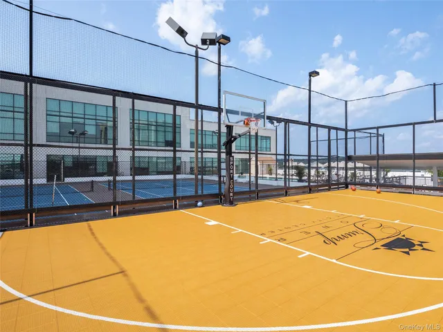 $899,900 | 10 City Place, Unit PH2C, White Plains, NY 10601