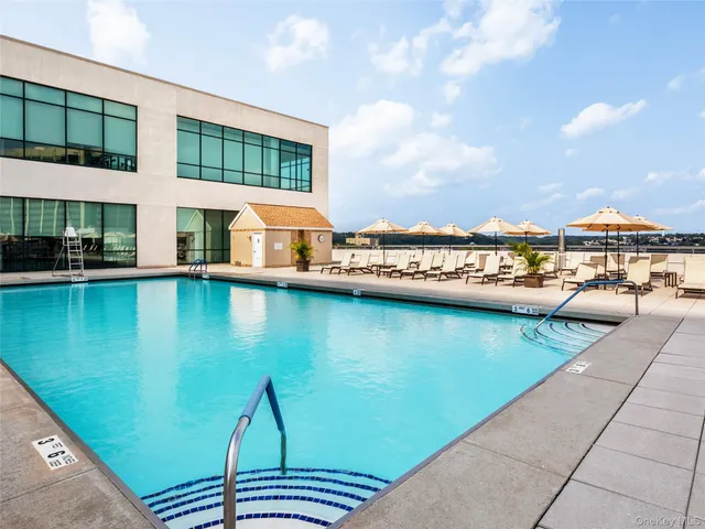 $899,900 | 10 City Place, Unit PH2C, White Plains, NY 10601