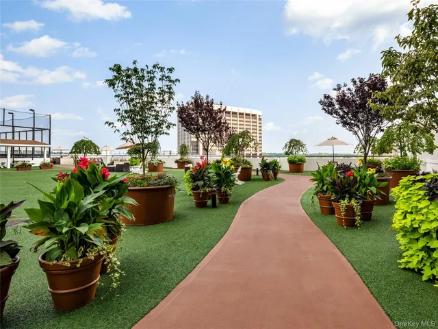 $899,900 | 10 City Place, Unit PH2C, White Plains, NY 10601