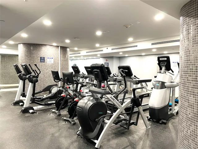 $899,900 | 10 City Place, Unit PH2C, White Plains, NY 10601