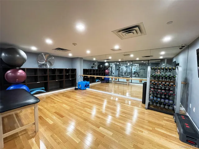 $899,900 | 10 City Place, Unit PH2C, White Plains, NY 10601