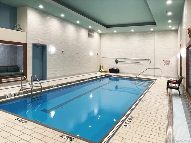 $863,000 | 10 City Place, Unit PH2C, White Plains, NY 10601