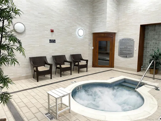 $863,000 | 10 City Place, Unit PH2C, White Plains, NY 10601