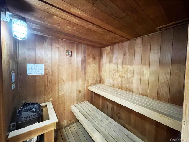 $899,900 | 10 City Place, Unit PH2C, White Plains, NY 10601