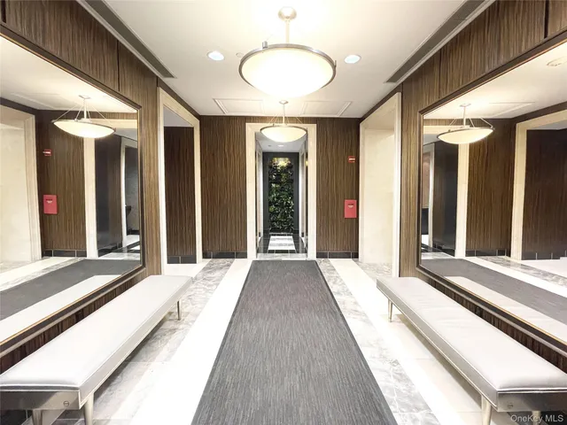 $899,900 | 10 City Place, Unit PH2C, White Plains, NY 10601