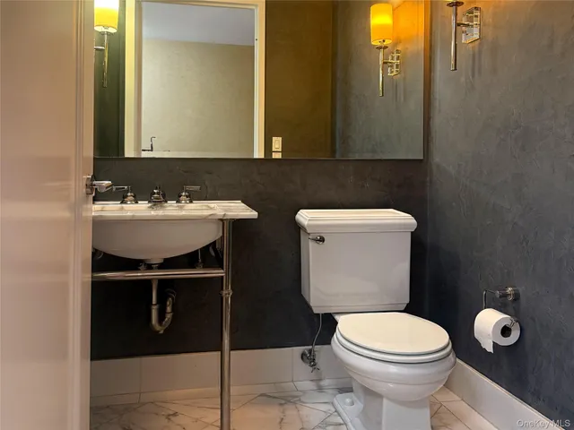 $863,000 | 10 City Place, Unit PH2C, White Plains, NY 10601