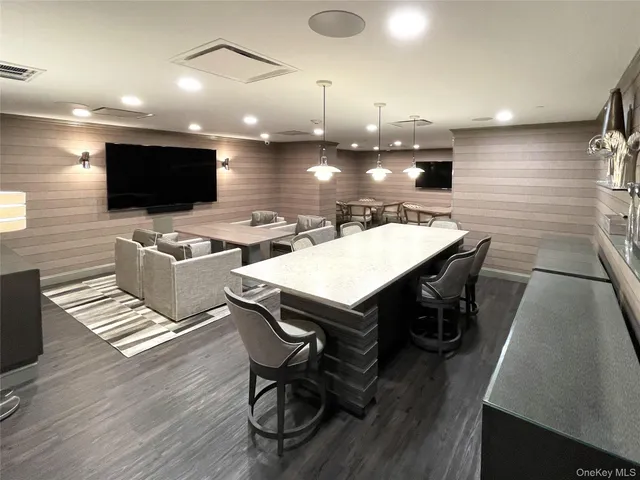 $863,000 | 10 City Place, Unit PH2C, White Plains, NY 10601