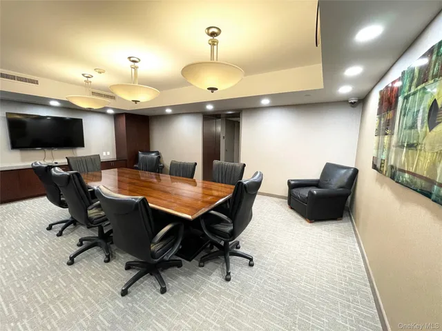 $899,900 | 10 City Place, Unit PH2C, White Plains, NY 10601